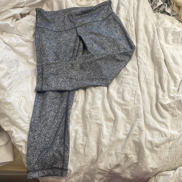 Lululemon leggings for jogging and gym - Picture 4 of 4